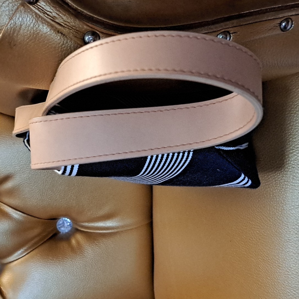 Kenneth Cole Reaction Navy and White Striped Crossbody Bag, Leather Strap. - Picture 4 of 12
